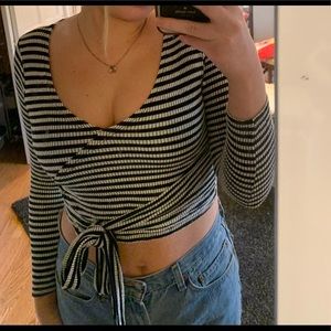 black and white long sleeve crop top!